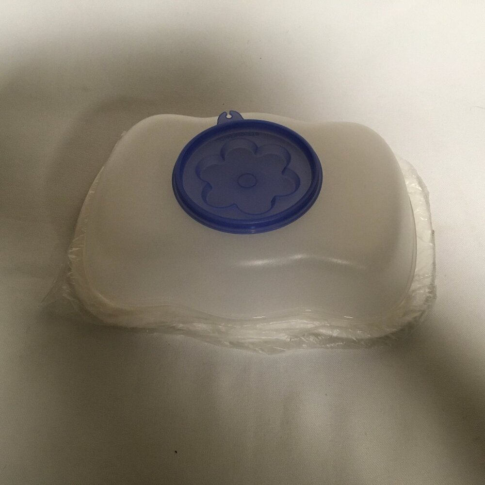 Tupperware Jello Jel -Ring Mold Gelatin Mold Center With Lid Cover Flower Shape